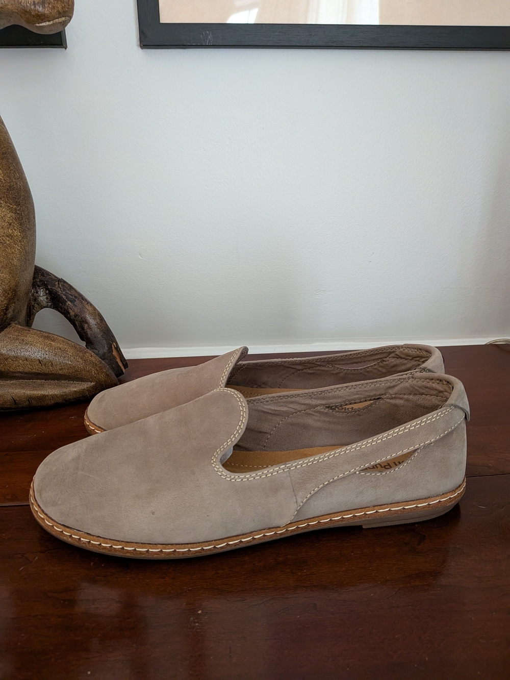 Women's 8.5 W Hush Puppies Taupe Slip-On Casual Loafers